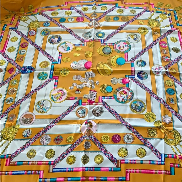 Hermes Accessories - Authentic Hermès 2003 Petit Main Latham Scarf
